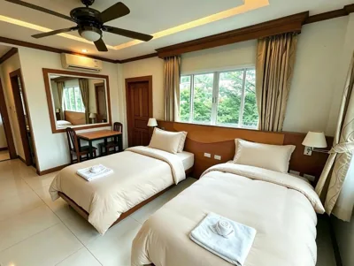 Habitación Estándar con 2 camas — Decare Hotel Patong-Pool&Lift